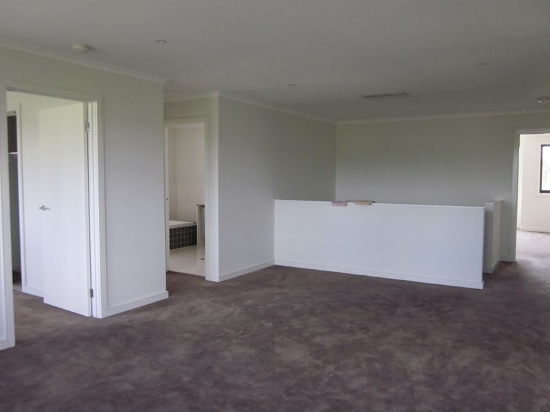 2 Boronia Avenue, Cranbourne VIC 3977