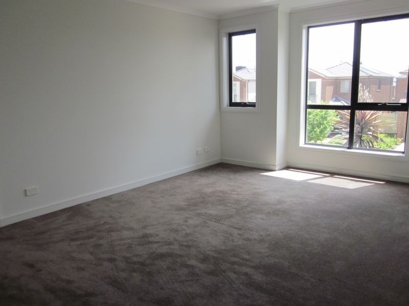 2 Boronia Avenue, Cranbourne VIC 3977