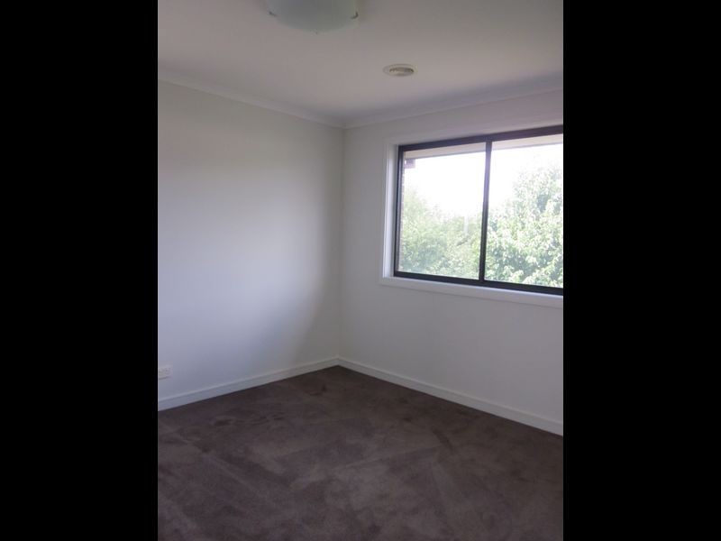 2 Boronia Avenue, Cranbourne VIC 3977