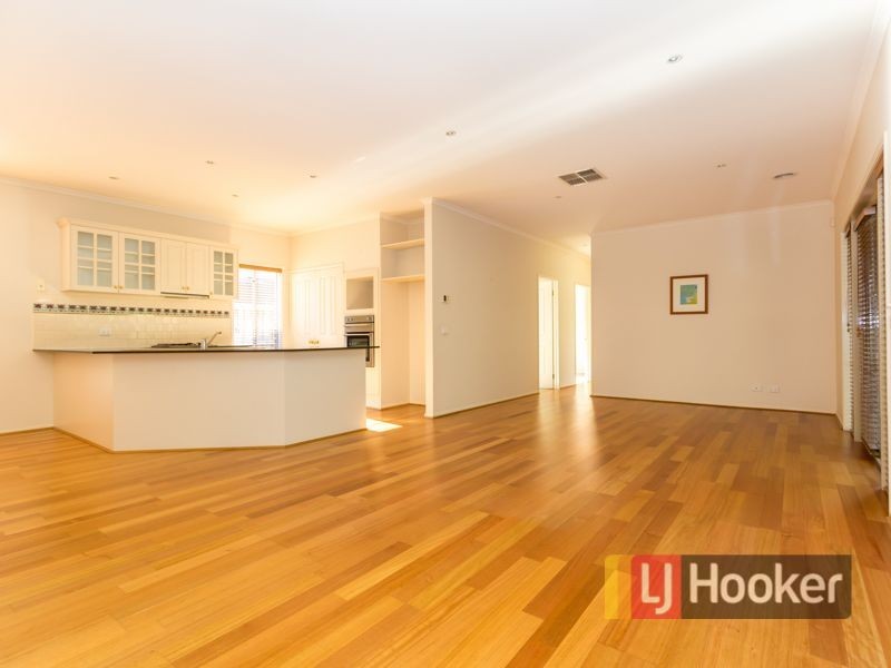 2 Don Collins Way, Berwick VIC 3806