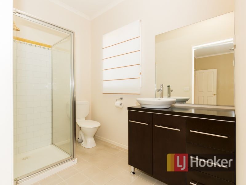 2 Don Collins Way, Berwick VIC 3806