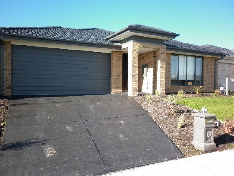 122 William Thwaites Boulevard, Cranbourne North VIC 3977