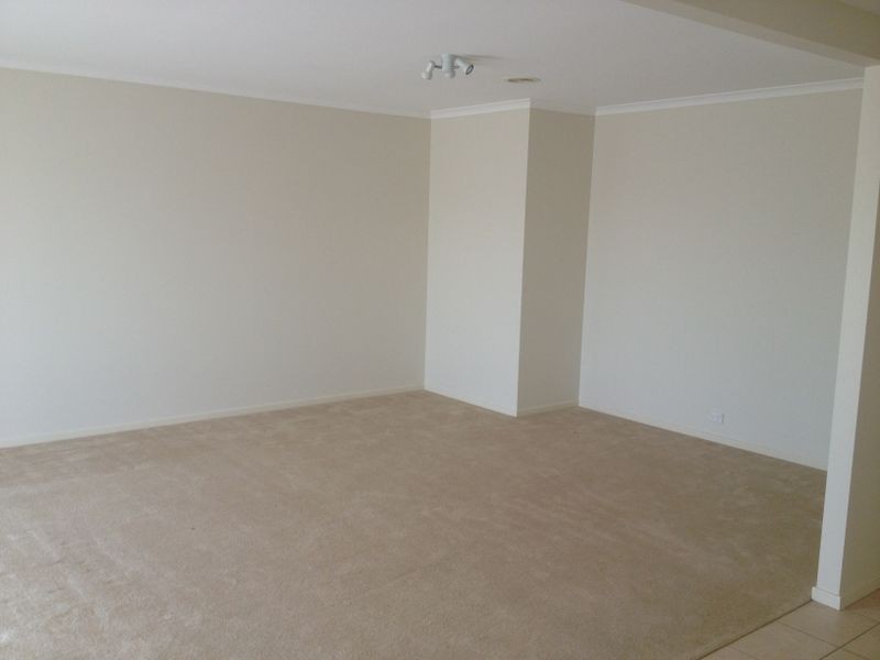 45 Lansbury Drive, Narre Warren South VIC 3805