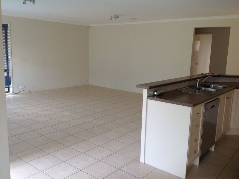 45 Lansbury Drive, Narre Warren South VIC 3805