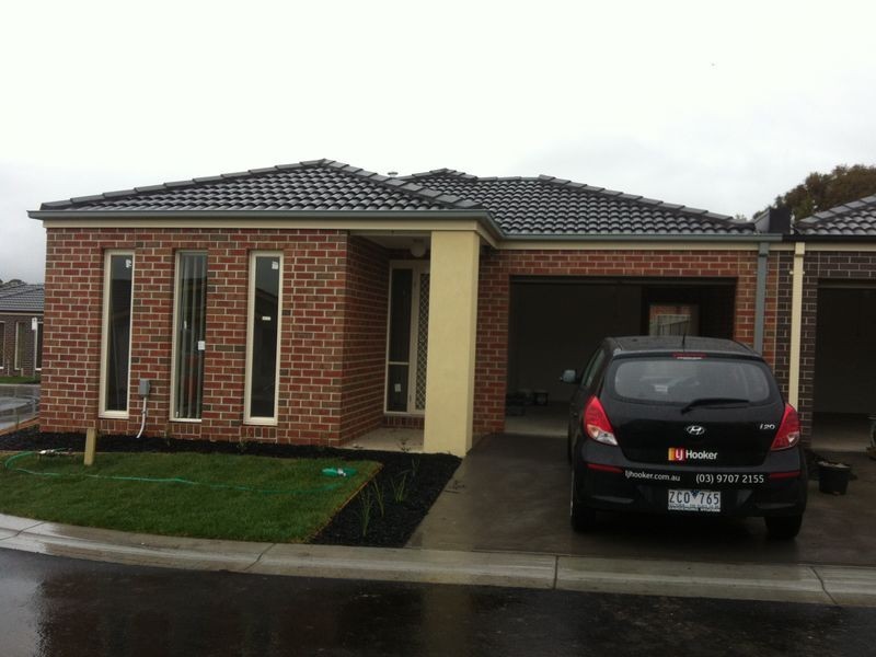 2 Southampton Drive, Langwarrin VIC 3910