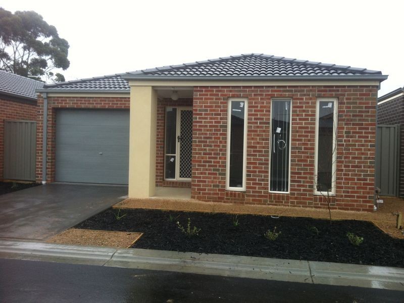 2 Southampton Drive, Langwarrin VIC 3910