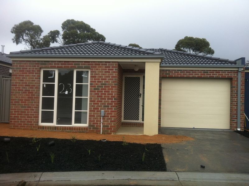 2 Southampton Drive, Langwarrin VIC 3910