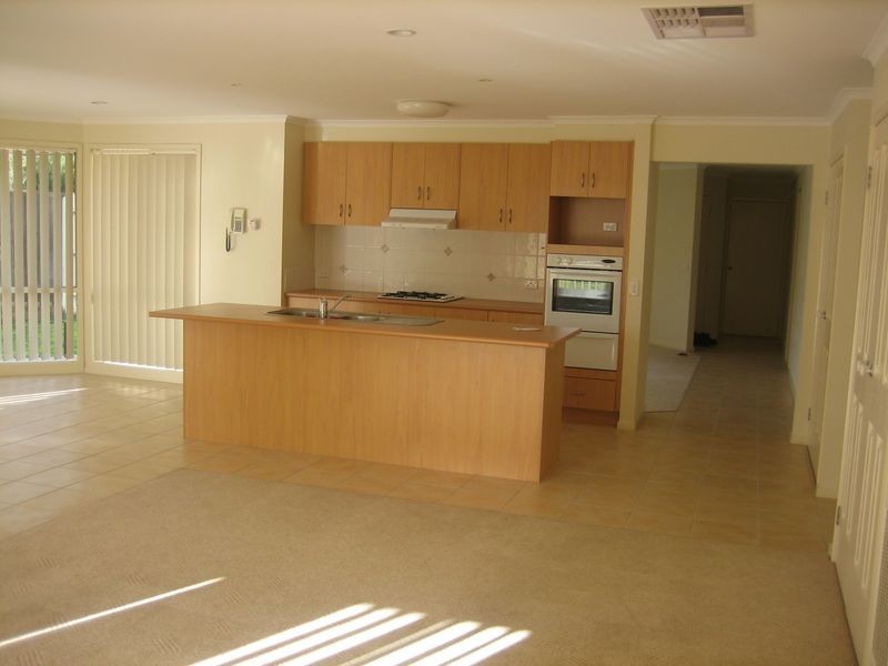 43 Edgbaston Circuit, Berwick VIC 3806