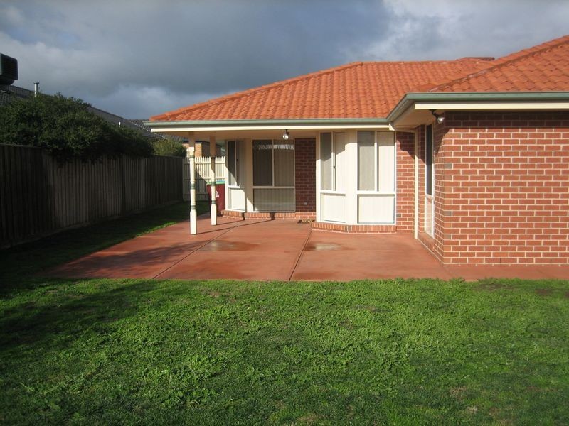 43 Edgbaston Circuit, Berwick VIC 3806