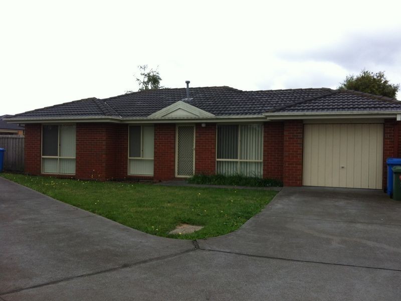 2/21 Merrijig Avenue, Cranbourne VIC 3977