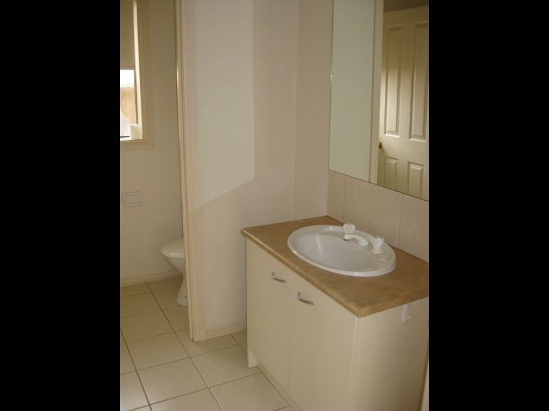 2/21 Merrijig Avenue, Cranbourne VIC 3977