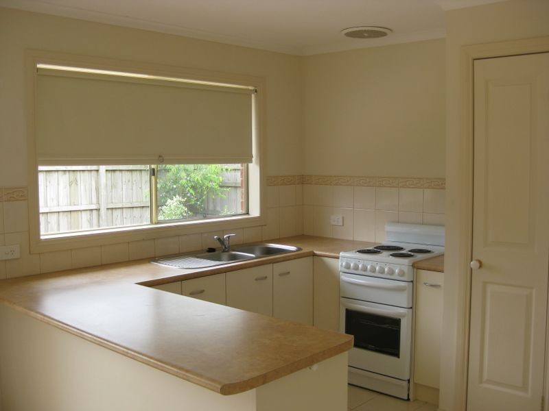 2/21 Merrijig Avenue, Cranbourne VIC 3977