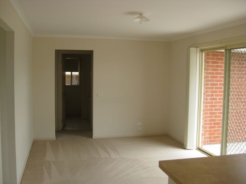 2/21 Merrijig Avenue, Cranbourne VIC 3977