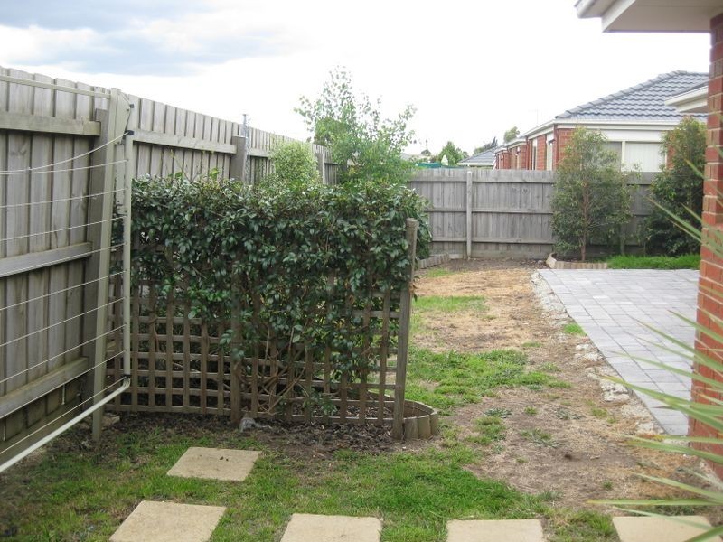 2/21 Merrijig Avenue, Cranbourne VIC 3977