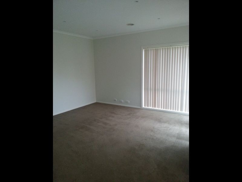 18 Amhurst Drive, Narre Warren South VIC 3805