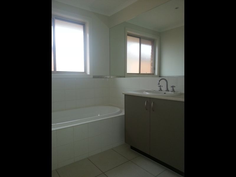 18 Amhurst Drive, Narre Warren South VIC 3805