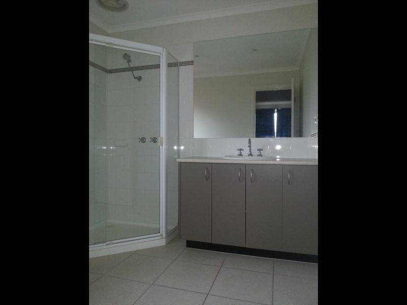 18 Amhurst Drive, Narre Warren South VIC 3805