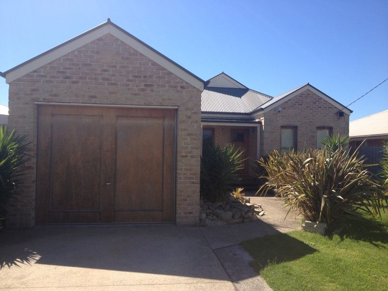 8 Railway Avenue, Beaconsfield VIC 3807