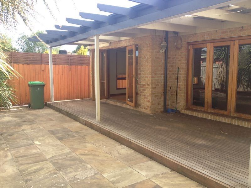 8 Railway Avenue, Beaconsfield VIC 3807