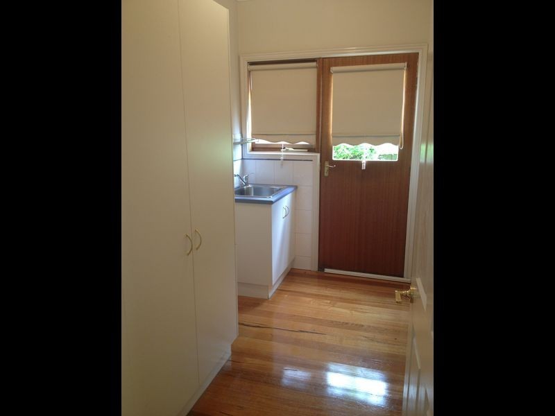 8 Railway Avenue, Beaconsfield VIC 3807