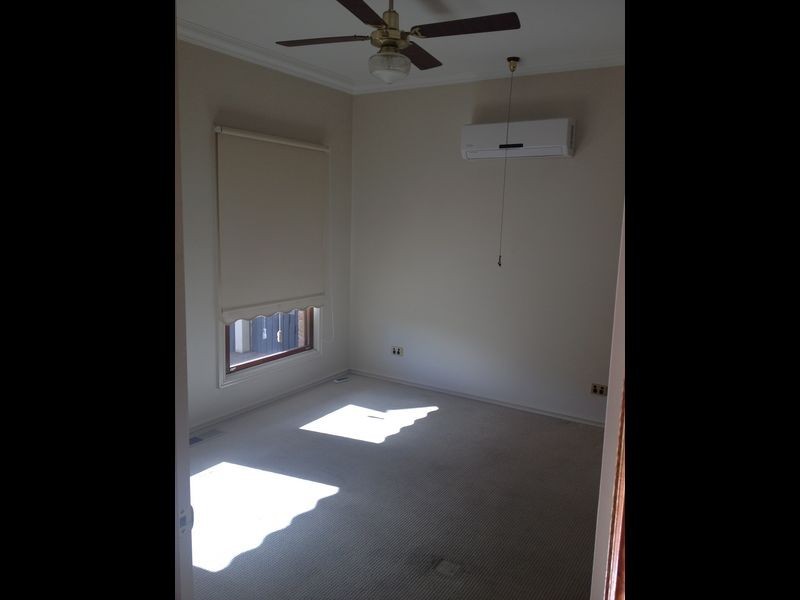 8 Railway Avenue, Beaconsfield VIC 3807