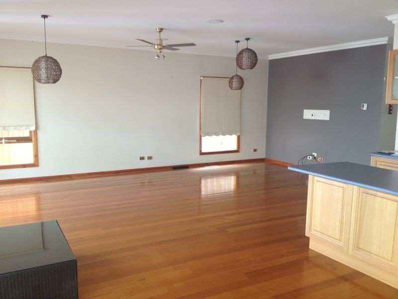 8 Railway Avenue, Beaconsfield VIC 3807