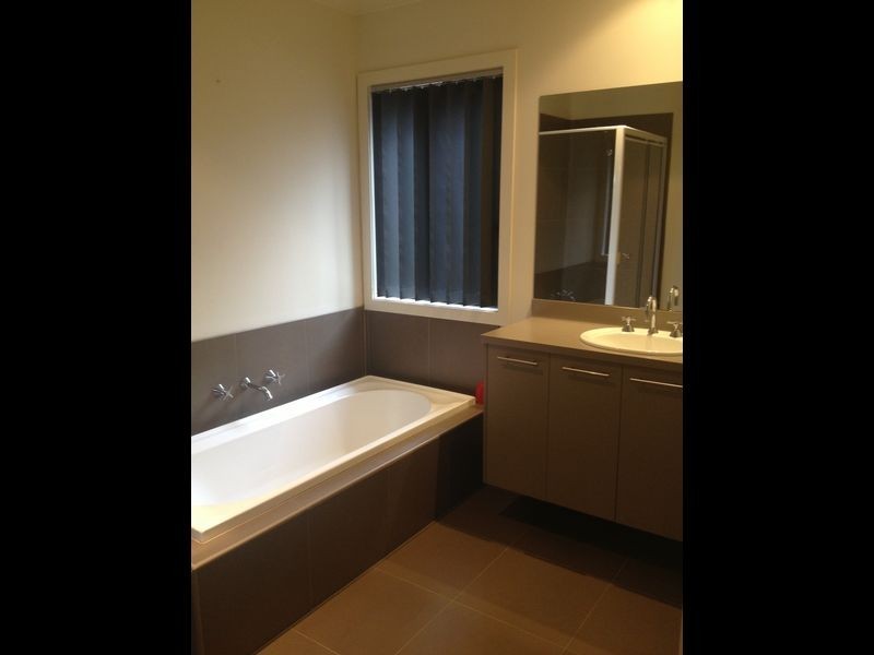 2 Florio Close, Berwick VIC 3806