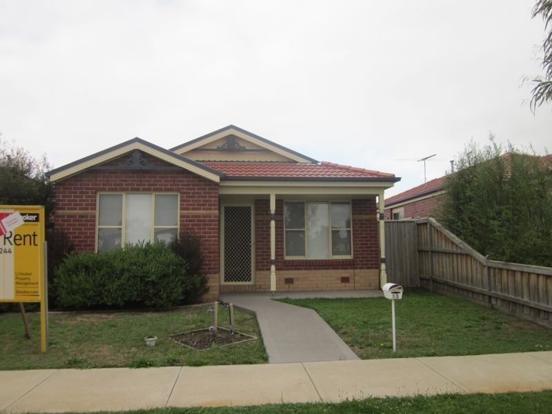 13 McCallum Drive, Cranbourne East VIC 3977