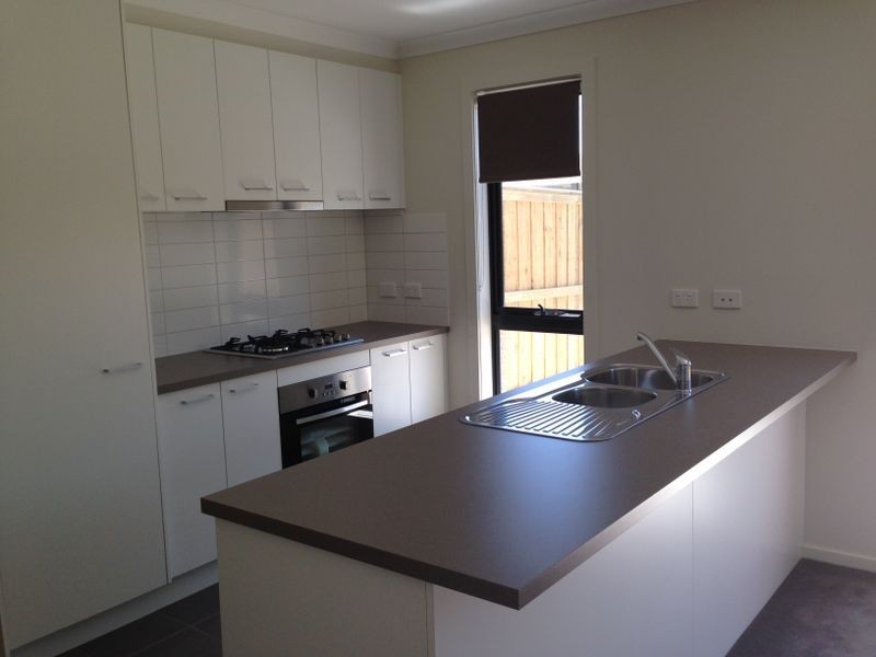 76 Green Gully Road, Clyde North VIC 3978