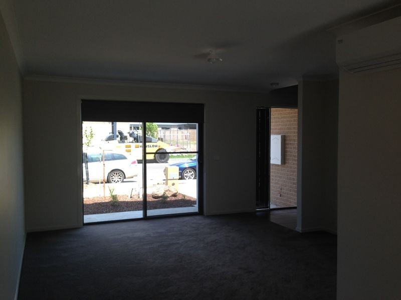 76 Green Gully Road, Clyde North VIC 3978