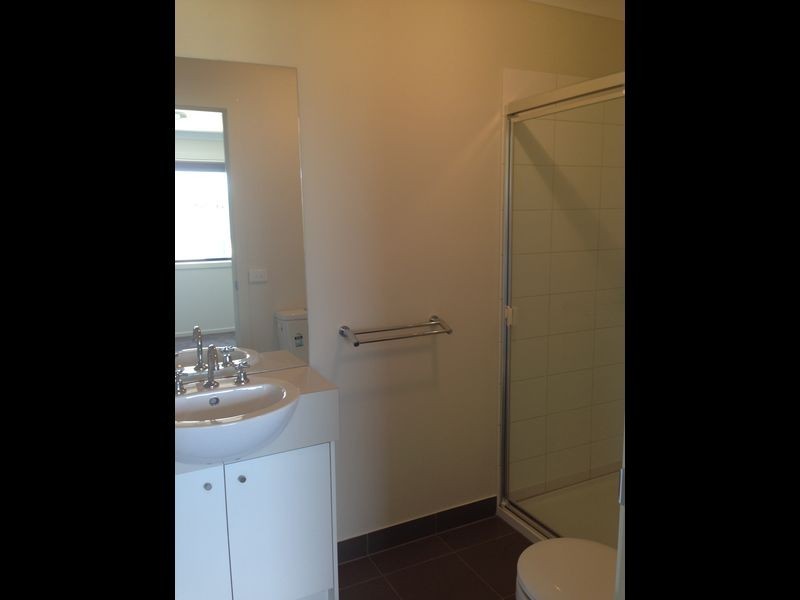 76 Green Gully Road, Clyde North VIC 3978