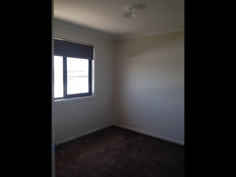 76 Green Gully Road, Clyde North VIC 3978