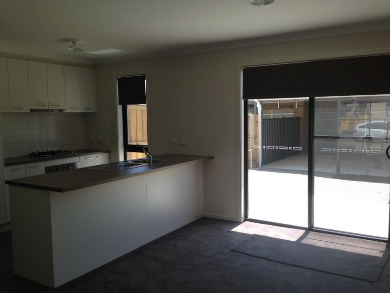 76 Green Gully Road, Clyde North VIC 3978