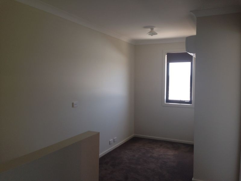 76 Green Gully Road, Clyde North VIC 3978
