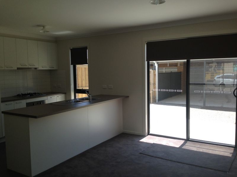 76 Green Gully Road, Clyde North VIC 3978