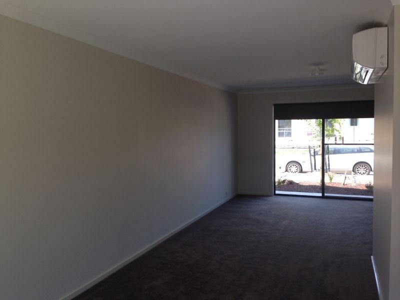 76 Green Gully Road, Clyde North VIC 3978