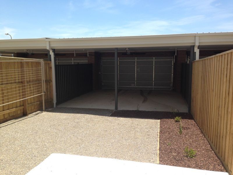 76 Green Gully Road, Clyde North VIC 3978