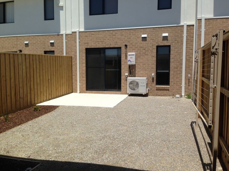 76 Green Gully Road, Clyde North VIC 3978