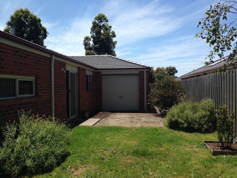 13 St Mellion Court, Cranbourne VIC 3977
