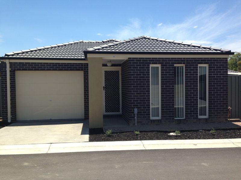 4 Newcastle Way, Langwarrin VIC 3910