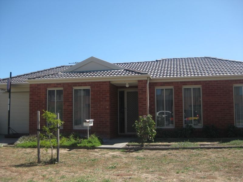 2/2-4 Janna Place, Berwick VIC 3806