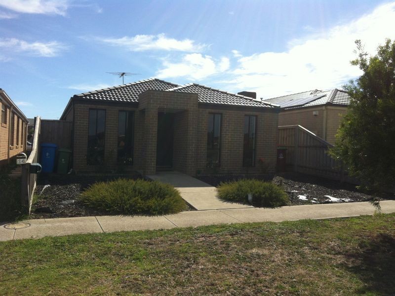 16 Violet Way, Cranbourne VIC 3977