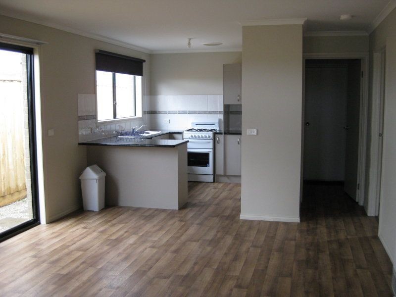 16 Violet Way, Cranbourne VIC 3977