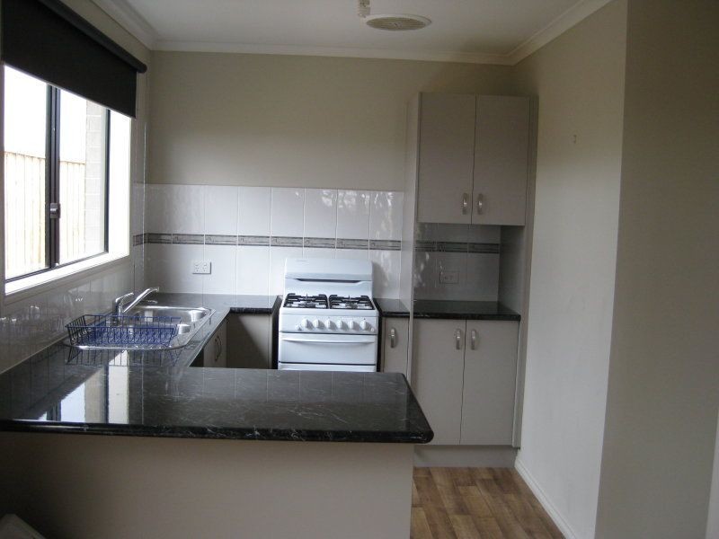 16 Violet Way, Cranbourne VIC 3977