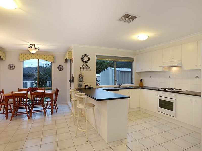 3 Wattle Grove, Narre Warren South VIC 3805
