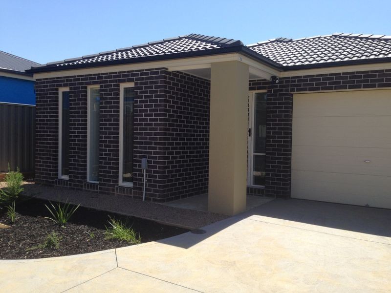 35 Southampton Drive, Langwarrin VIC 3910