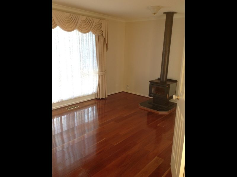 34 Yaldara Drive, Berwick VIC 3806