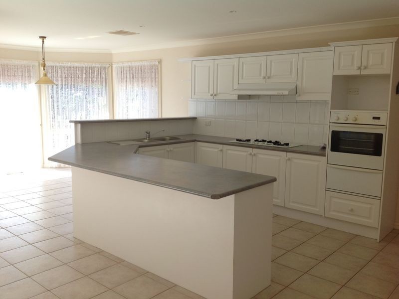 34 Yaldara Drive, Berwick VIC 3806