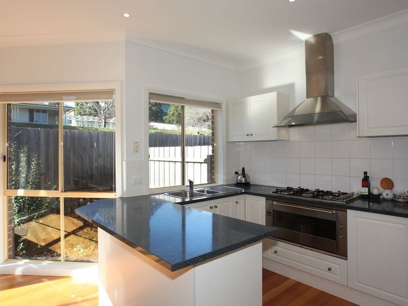 4/17 Gloucester Avenue, Berwick VIC 3806