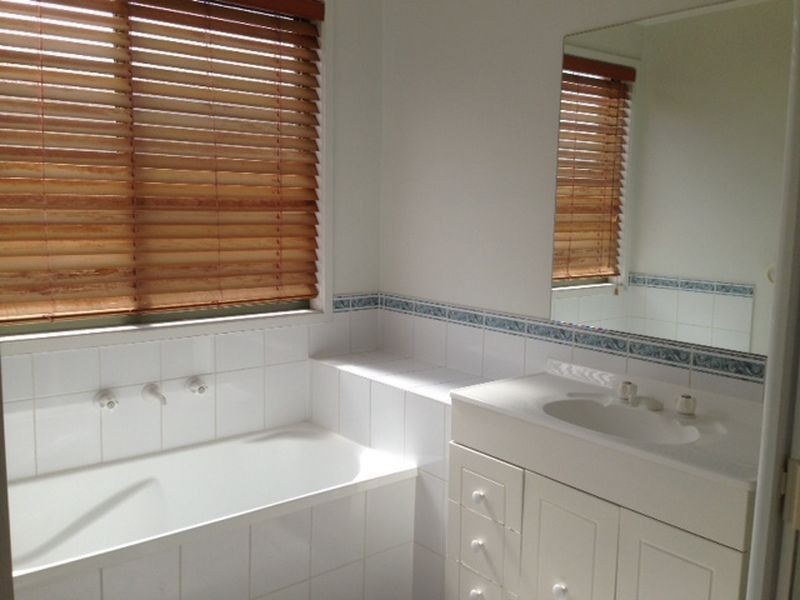 11 Edgewood Close, Narre Warren South VIC 3805